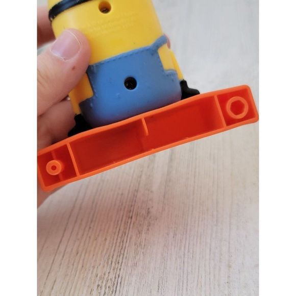 McDonald's Minion Despicable Me 2017 angry sad toy figure - Picture 8 of 9